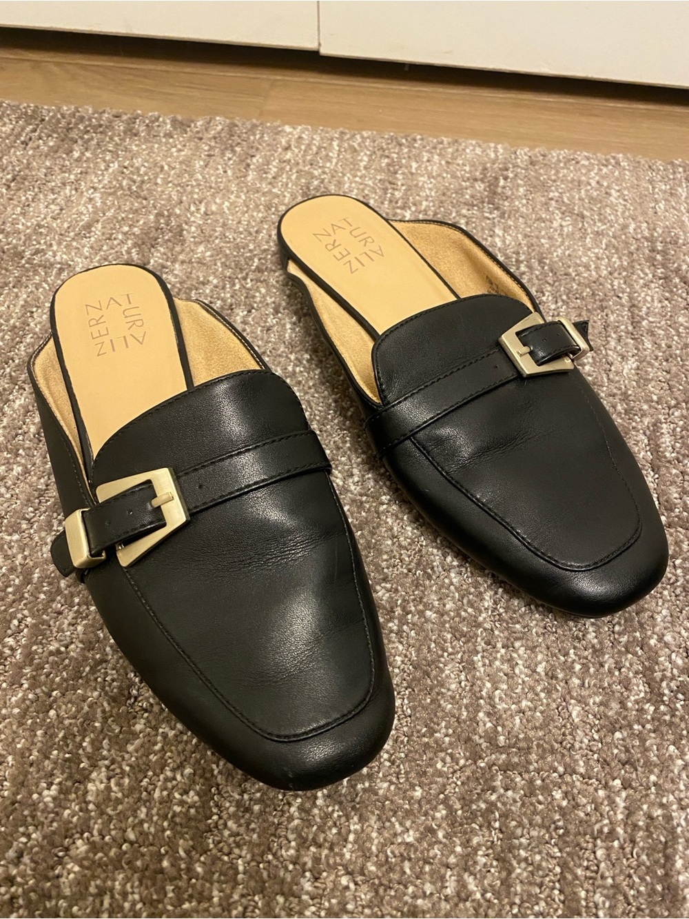 Naturalizer Black Leather Buckle Backless Loafers